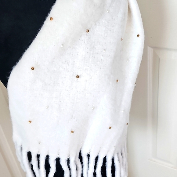 New Nordstrom Rack Faux Pearl Embellished Fring Soft Cream Scarf - Picture 3 of 12
